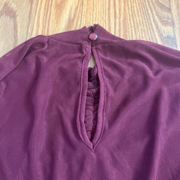 Elegant Burgundy Ruched Blouse - Picture 4 of 4